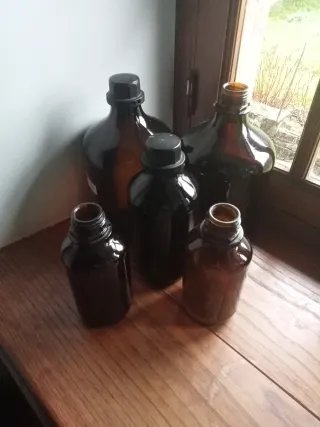 Bottiglie in cristallo ambra di varie dimensioni 3, 1 e 3/4 l