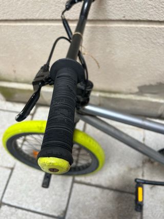 Bicicleta BMX Plata Neumáticos Amarillos