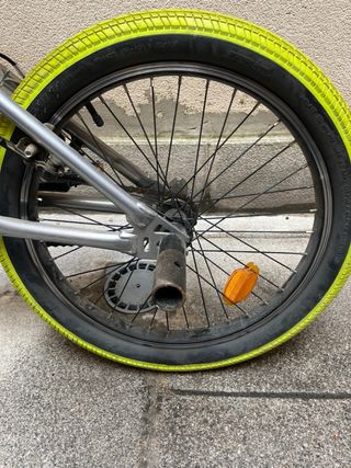 Bicicleta BMX Plata Neumáticos Amarillos