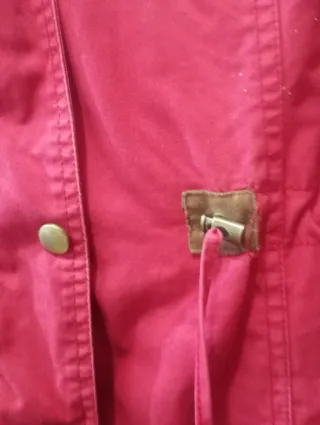 Chaquetón burdeos con capucha