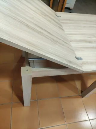 Taula de menjador extensible.