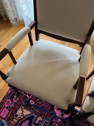 Pareja de sillones de tela y madera