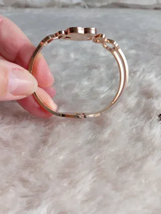 Pulsera dorada con ositos