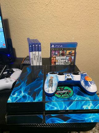 Consola PS4 con Mando y Juegos