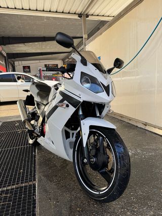 Moto Deportiva 125cc Blanca
