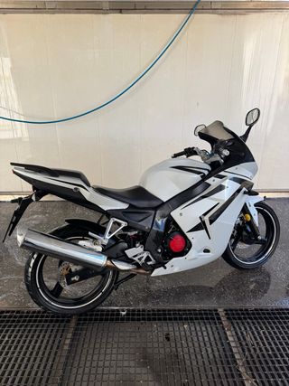 Moto Deportiva 125cc Blanca