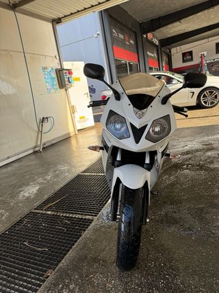 Moto Deportiva 125cc Blanca