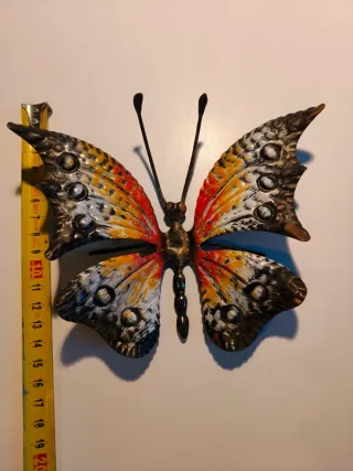 Farfalla in ferro battuto dipinta a mano