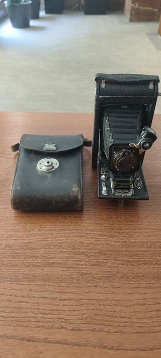 Cámara fotográfica antigua kodak