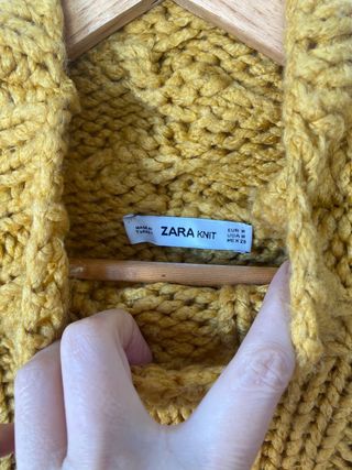 Jersey Zara cuello alto amarillo trenzado