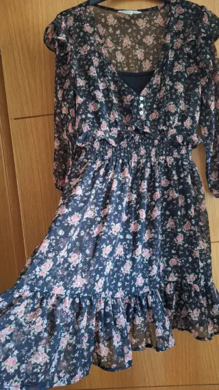 Vestido floral Stradivarius Talla M