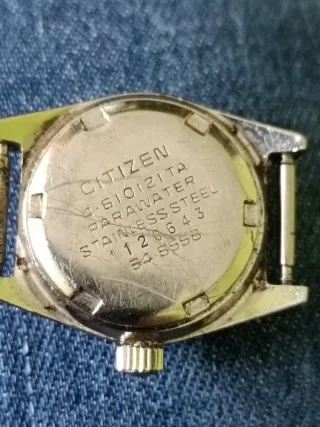 Reloj Citizen Negro y Plateado