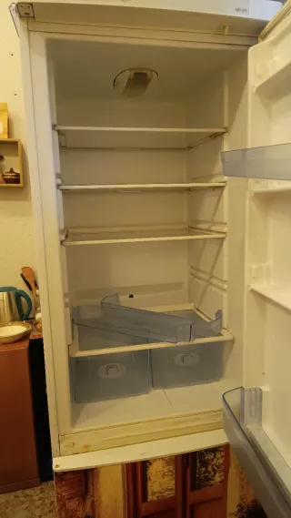 Nevera grande en  San Adriá