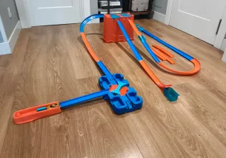 Pista Hot Wheels con coches