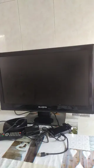 Televisión Blusens + 2 TDT (piezas)