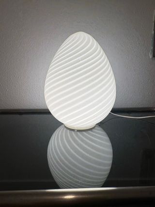 LÁMPARA HUEVO DE MESA.