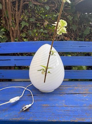 LÁMPARA HUEVO DE MESA.