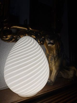 LÁMPARA HUEVO DE MESA.