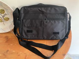 Bandolera / Porta portátil negra