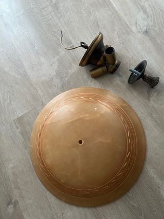 Plafón de alabastro con detalles dorados