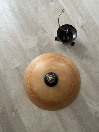 Plafón de alabastro con detalles dorados