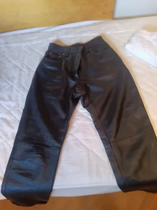 Pantalón de piel auténtica negro