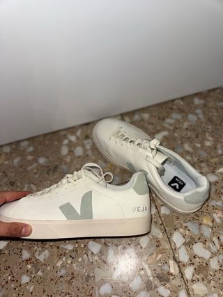 Zapatillas Veja Blancas y Verdes