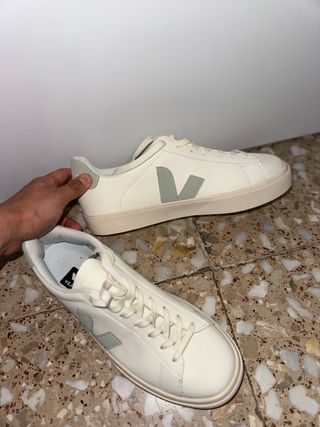 Zapatillas Veja Blancas y Verdes