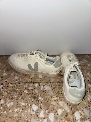 Zapatillas Veja Blancas y Verdes