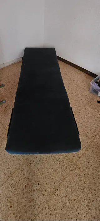 Silla convertible en cama azul