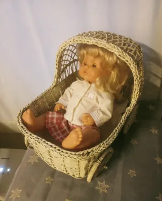 Carrito de mimbre antiguo