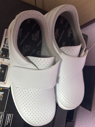 Zuecos Dian Blancos Talla 36