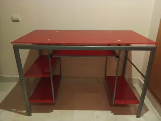 Escritorio moderno rojo y gris