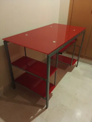 Escritorio moderno rojo y gris