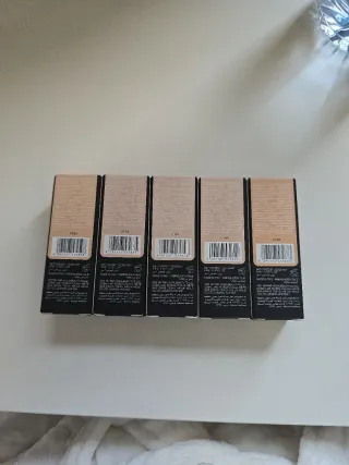 Correctores Huda Beauty.Precio unidad.