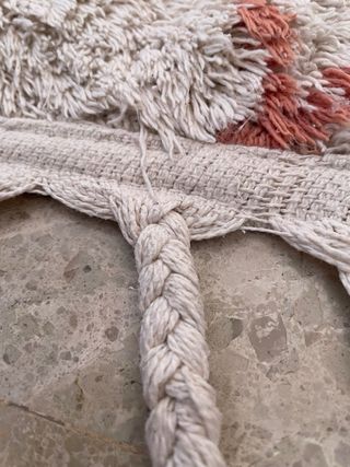 Alfombra Maison du Monde beige y coral.