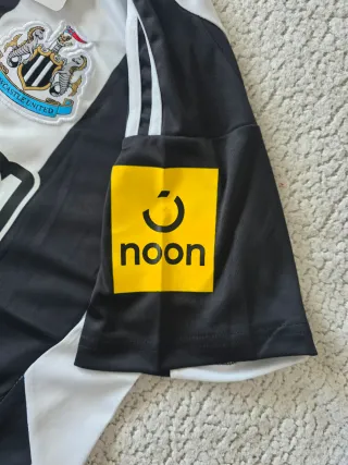 Camiseta Adidas New Castle Negra y Blanca