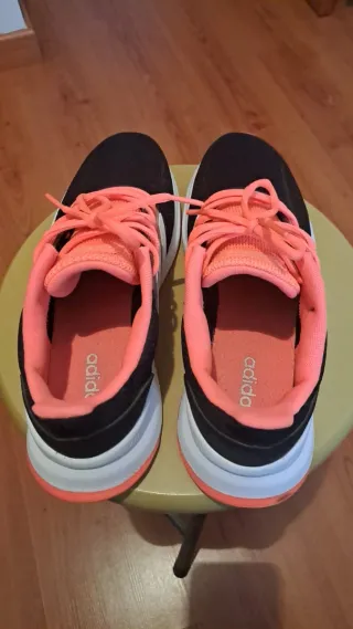 Zapatillas Adidas Negras y Naranja