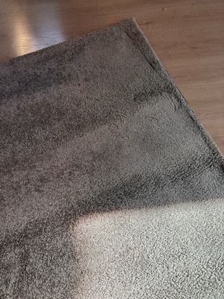 Alfombra gris de tela