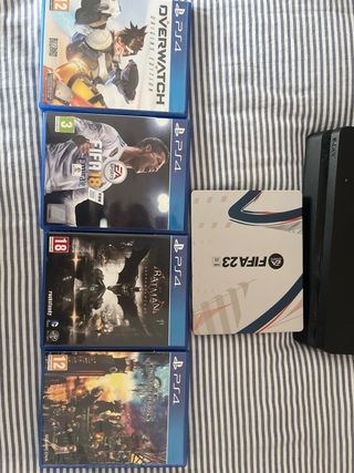 PS4 (PlayStation 4) con mando y 5 juegos