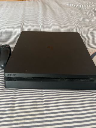 PS4 (PlayStation 4) con mando y 5 juegos