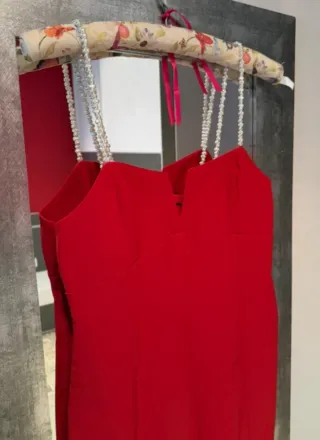 Vestido rojo Zara ajustado con tirantes
