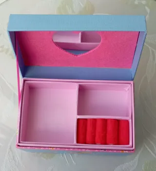 Joyero infantil con espejo y compartimentos