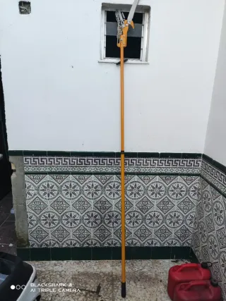 Serrucho telescópico con tijera