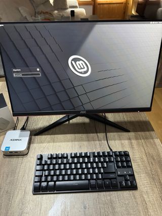 Mini PC ACE-MAGIX V1 y Monitor AOC