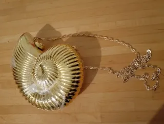 Bolso fiesta dorado tipo concha