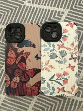 Funda iPhone 15 Mariposas y Flores