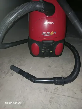 Aspirador Tornado Slalom Rojo