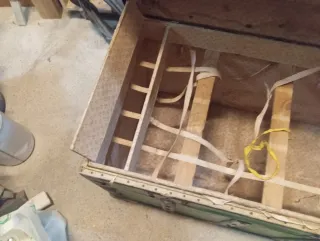 Baúl antiguo verde y negro