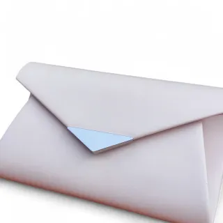 Borsa clutch rosa in ecopelle con dettaglio argent